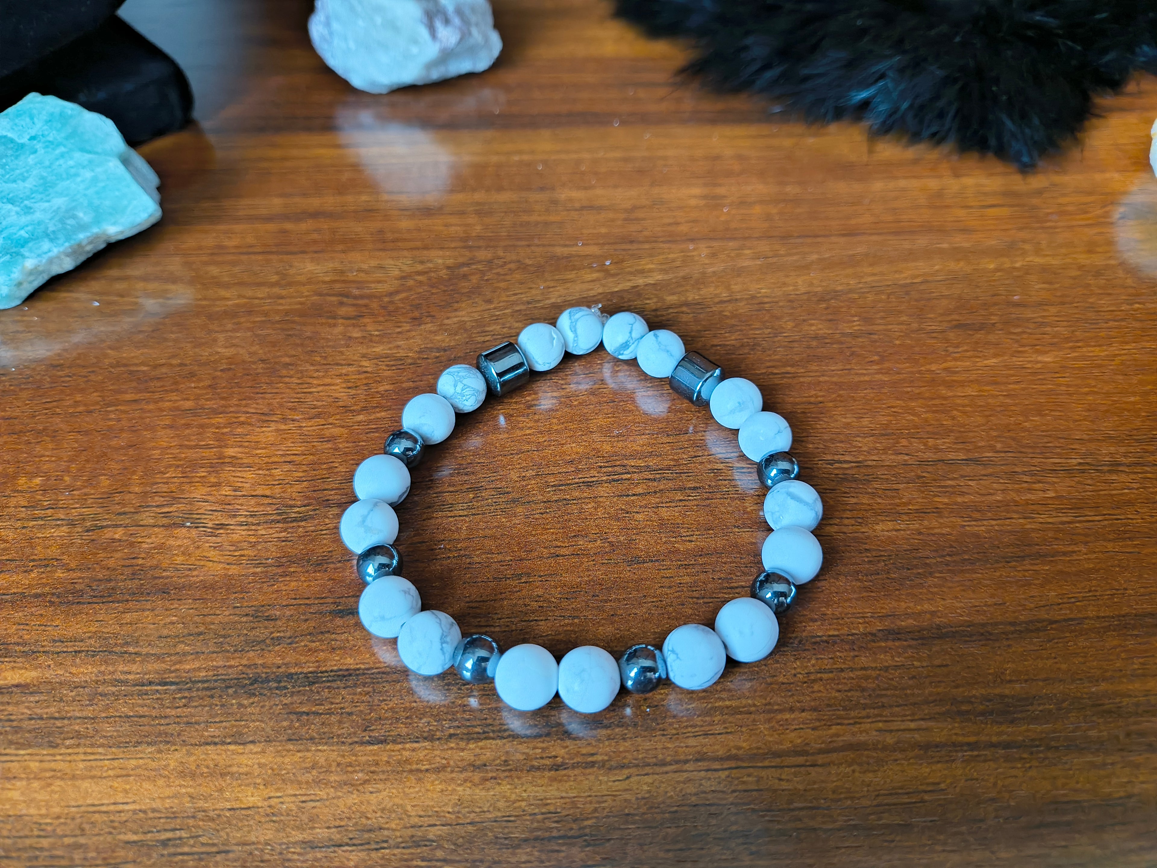White howlite and hematite crystal bracelet